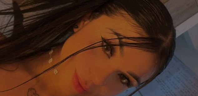 Model - Sophia Karson squirt