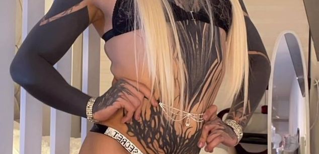 Model - Nyx Volturi bdsm