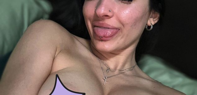 Model - LucyPurple squirt