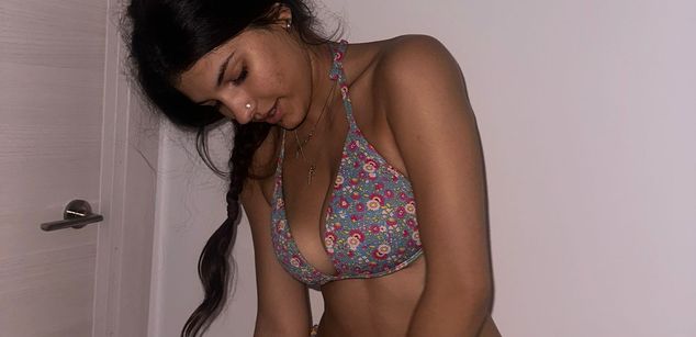 Model - LucyPurple squirt