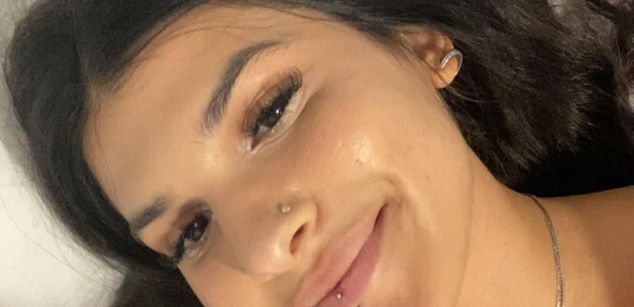 Model - LucyPurple squirt