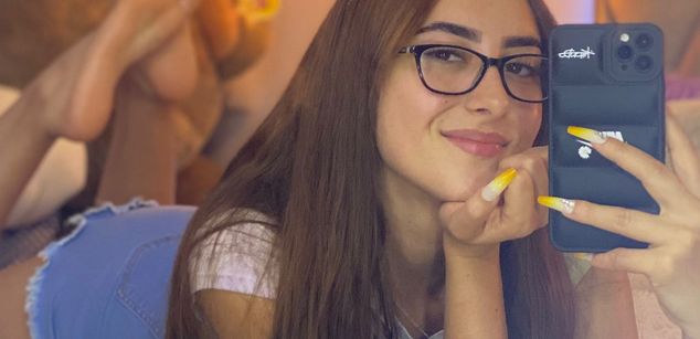 Model - Mia Jacson feet