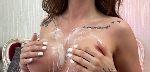 Model - StacyLush squirt