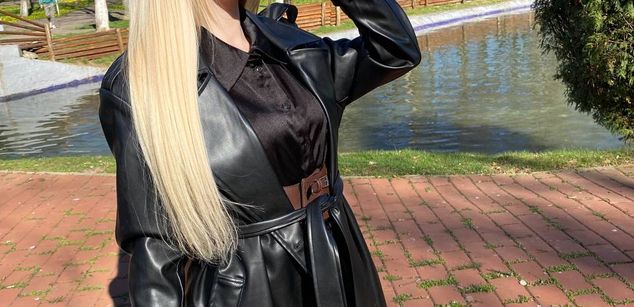 Model - StacyLush squirt