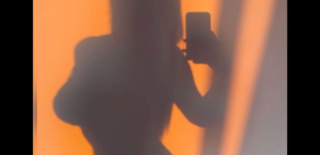 Model - Laura roe femdom