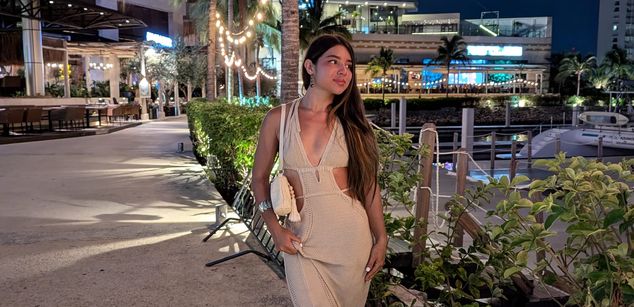 Model - Skyaria latina