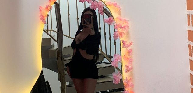 Model - Cata Stones latina