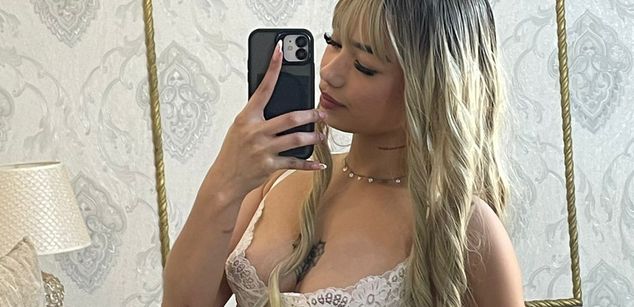 Model - Cata Stones latina