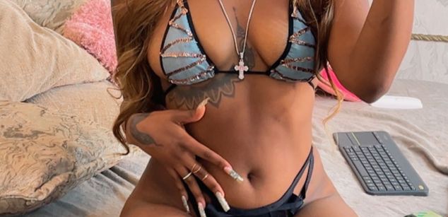 Model - SalomeRestrepo bdsm