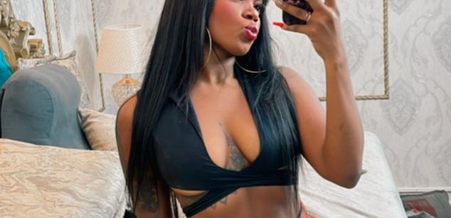 Model - SalomeRestrepo bdsm