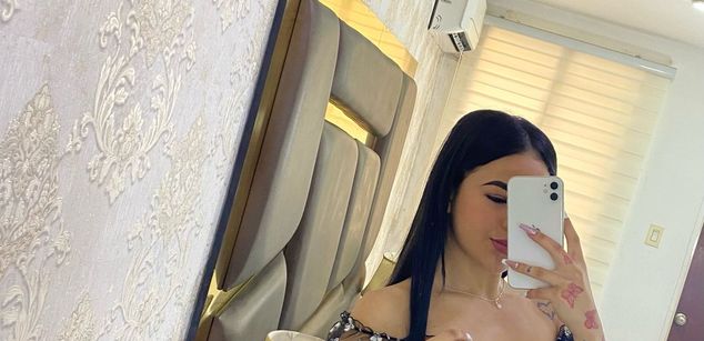 Model - SaraClement Blackmail