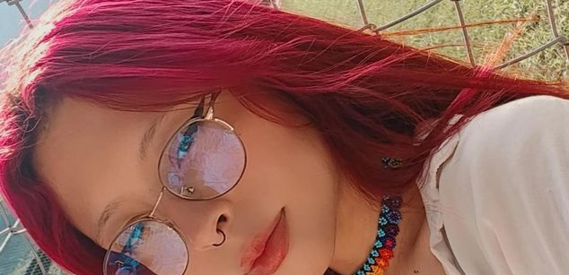 Model - VioletBrook latina