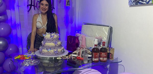 Model - Athziry G petite