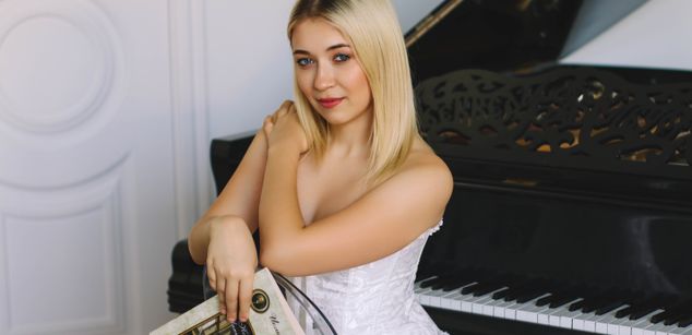 Model - Christina Amore sph