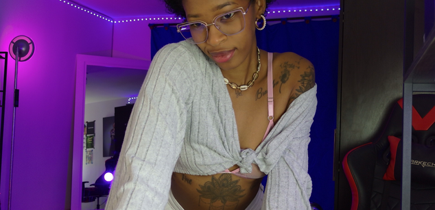 Model - I am Sel glasses