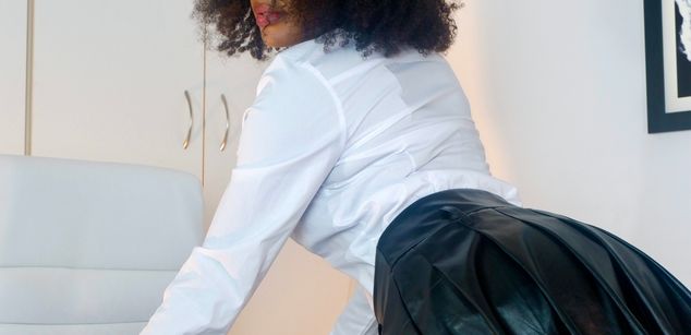 Model - EbonySalmie cei