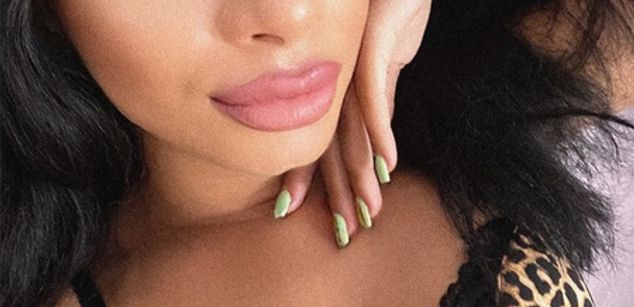 Model - FinDomCardi bigass