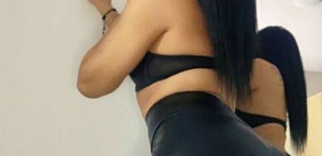 Model - FinDomCardi bigass