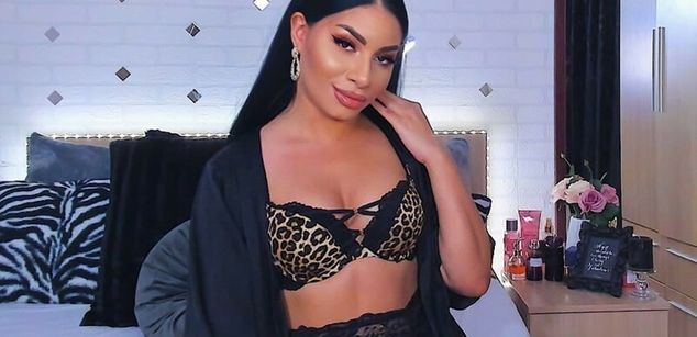 Model - FinDomCardi bigass