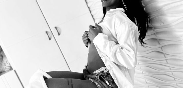 Model - Michelle Pose cum