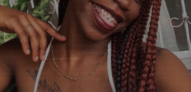 Model - Michelle Pose cum