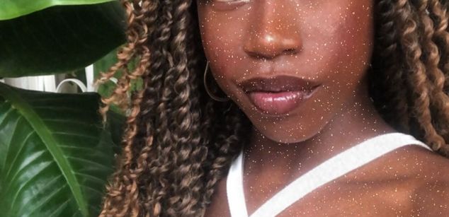 Model - Michelle Pose cum