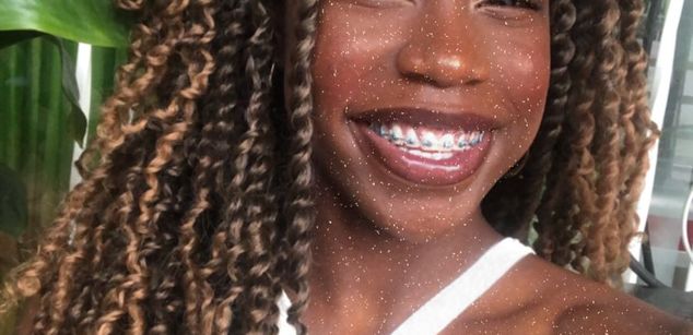 Model - Michelle Pose cum