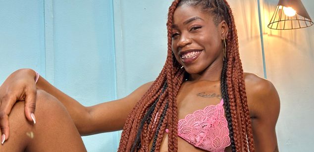 Model - Michelle Pose cum