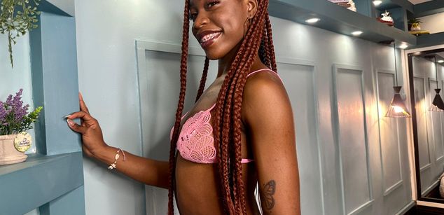 Model - Michelle Pose cum