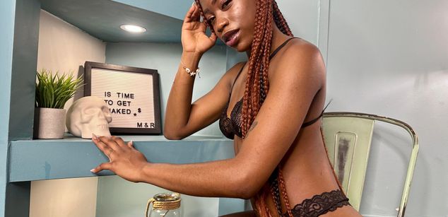 Model - Michelle Pose cum