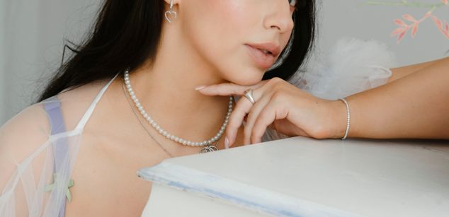 Model - Luna Night feet