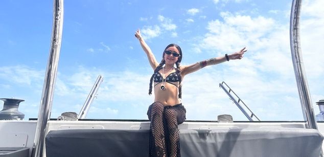 Model - Athziry G petite