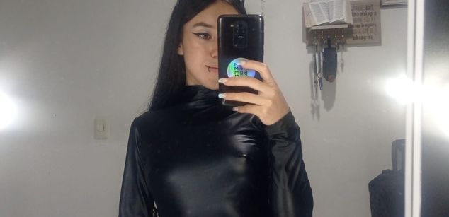 Model - Athziry G petite