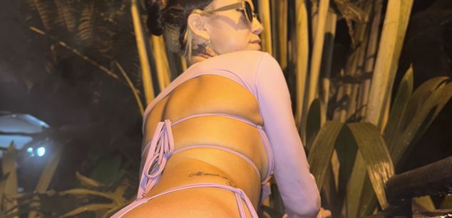 Model - Athziry G petite