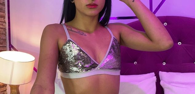 Model - Elisa Peters latina