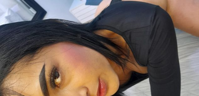 Model - Elisa Peters latina