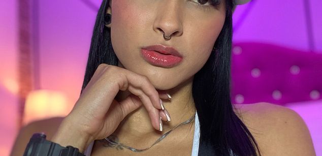 Model - Elisa Peters latina