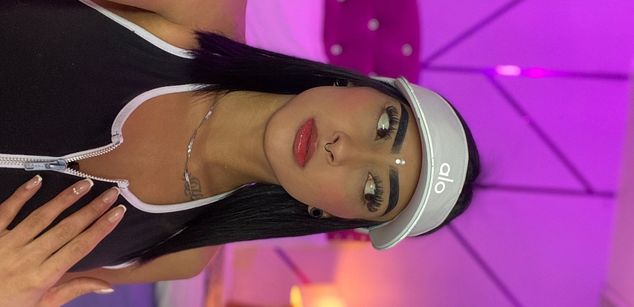 Model - Elisa Peters latina