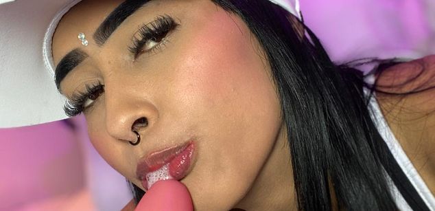 Model - Elisa Peters latina