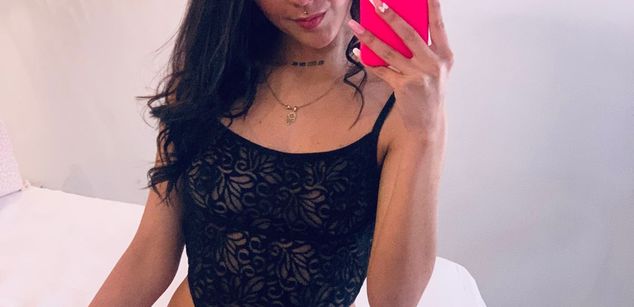 Model - Violet Blaze feet