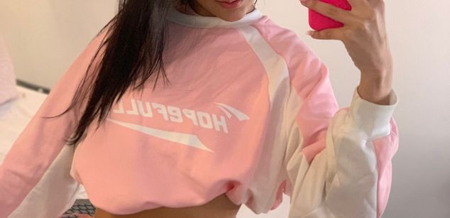 Model - Violet Blaze feet