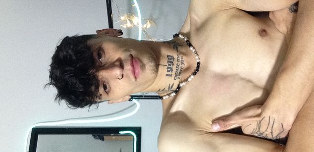 Model - Alejandro_max top