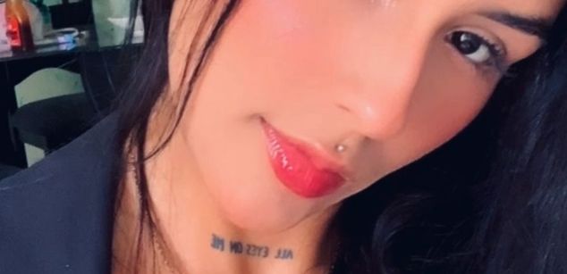 Model - Violet Blaze feet