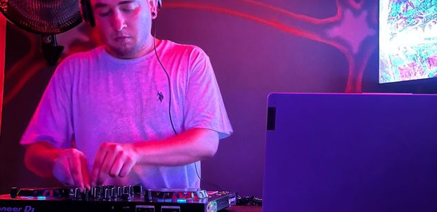 Model - Marc Carter cum