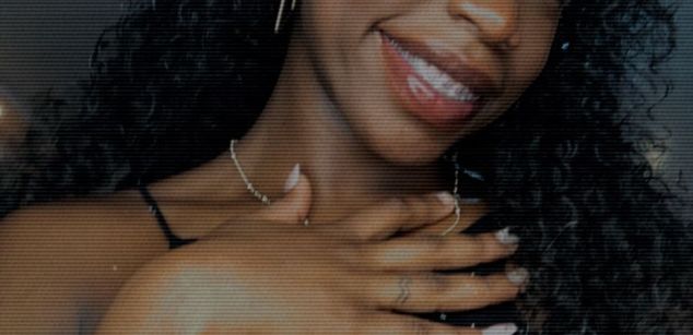 Model - Michelle Pose cum