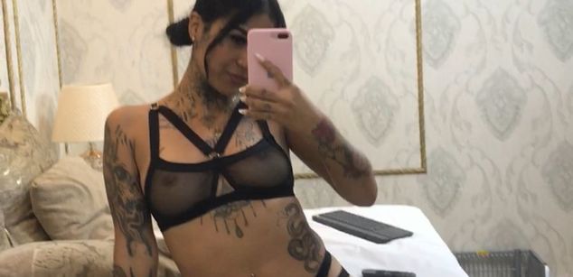 Model - EmilieLake Latina