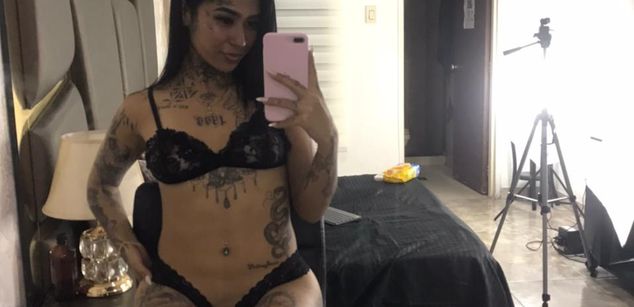 Model - EmilieLake Femdom