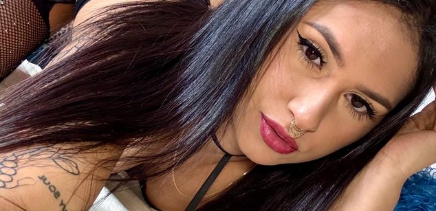 Model - Mollie Bennet cum