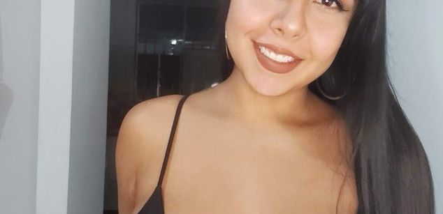 Model - Sara Lenon sexy