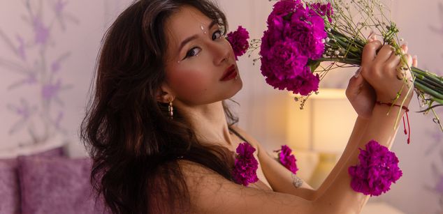 Model - VenusOlympus pussy